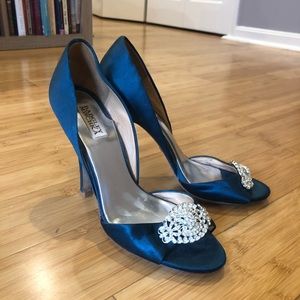 Badgley Mischka Peep Toe Pump